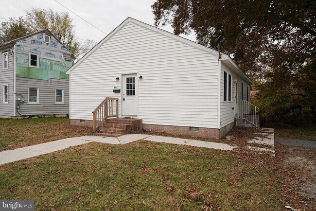 Building Photo - 806 2nd St