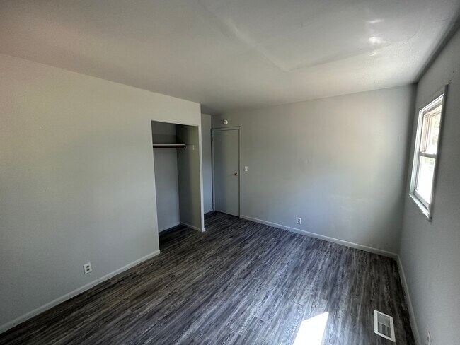 Foto del edificio - 801 Southmoor Dr