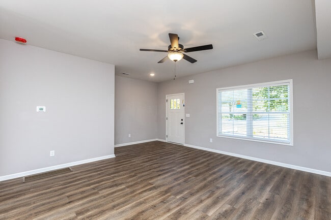 Building Photo - 506 S Main St