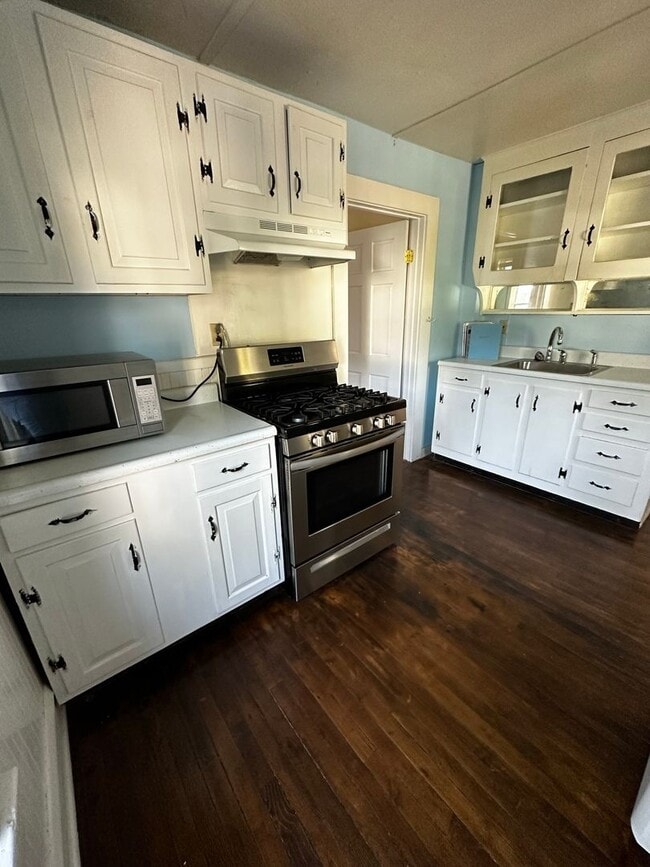 50-52 Howard St - 50-52 Howard St Apartment