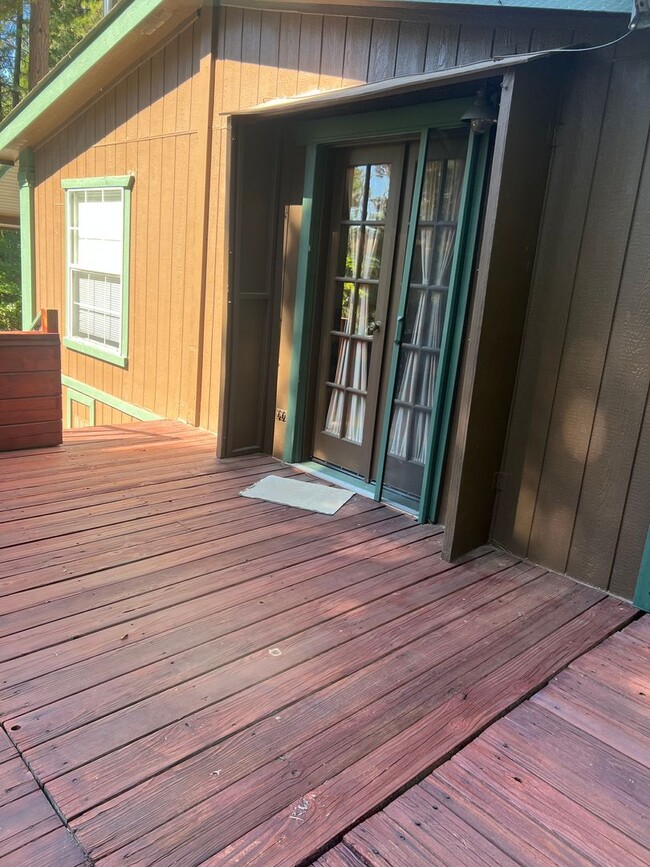 Building Photo - Upper Pioneer Home