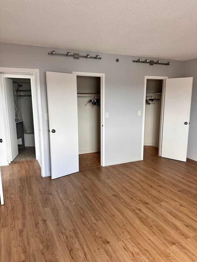 Foto del edificio - 300 Lynn Shore Dr