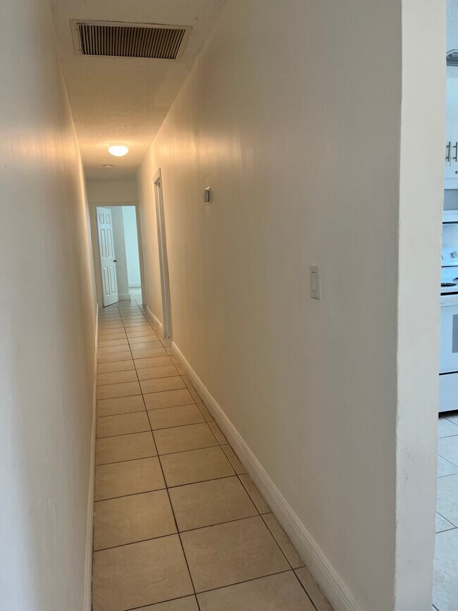 Foto del edificio - 6812 NW 2nd Ave