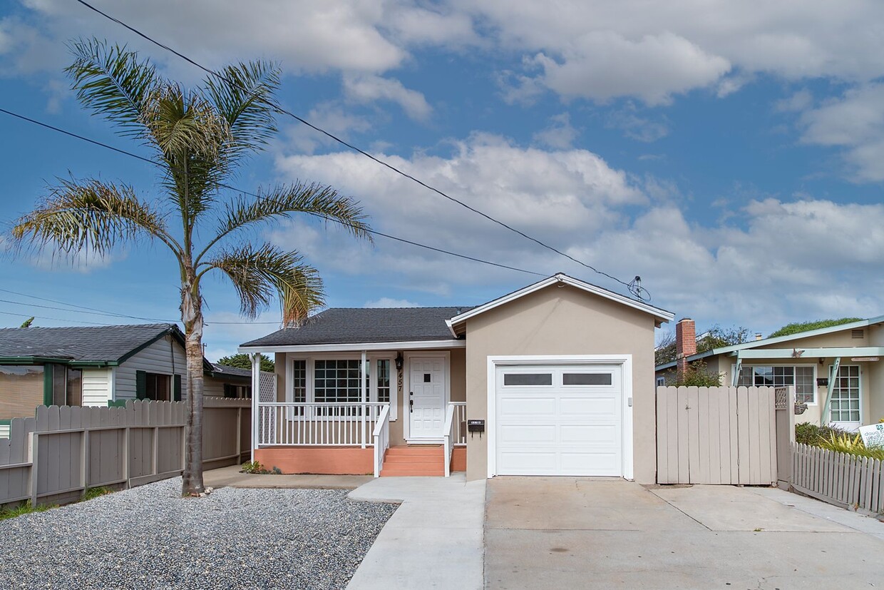 Foto principal - Re-modeled 3 Bed, 1 Bath Seaside Home - Re...