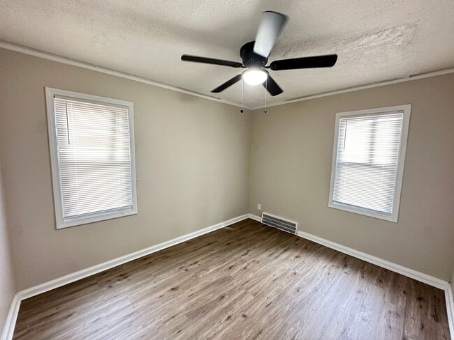 Building Photo - Fully Renovated 3-Bedroom Home  Move-In Re...