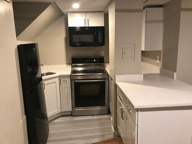 Foto del edificio - Fenway 2 Bed / 2 Bath – Heat & Hot Water Included – Renovated Kitchen – 9/1