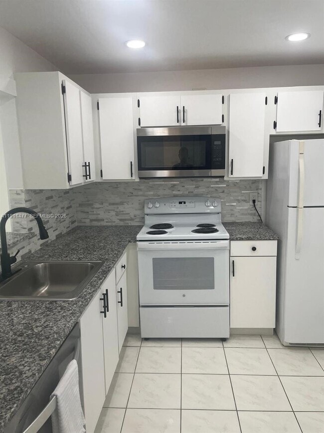 Building Photo - 3550 NE 169th St