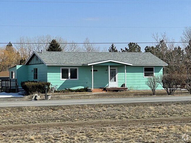 Building Photo - 2555 Valley Dr
