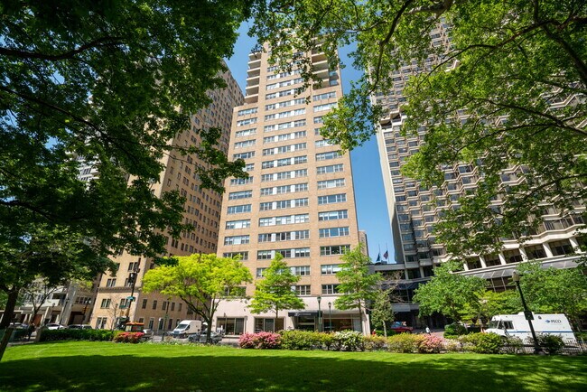 Foto del edificio - 220 W Rittenhouse Sq
