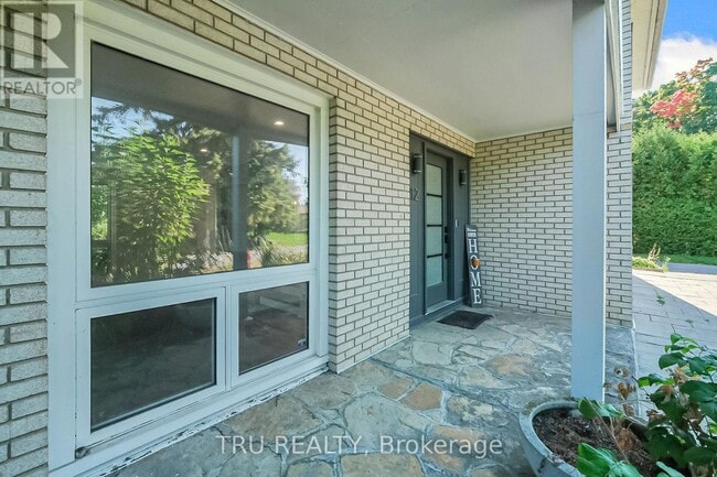 Building Photo - 12 Apache Crescent