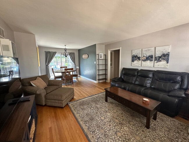 Foto del edificio - 7221 Vassar Ave