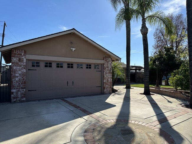 Building Photo - 4611 Harrison St