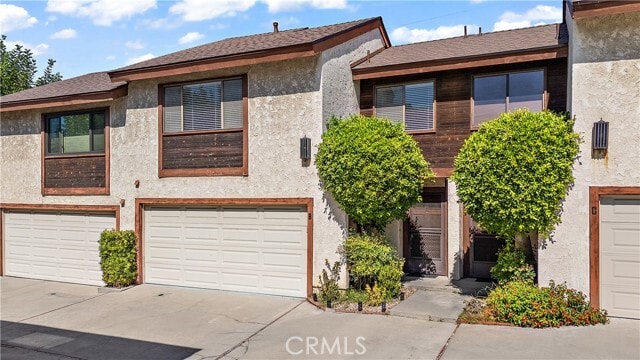 Foto del edificio - 235 E Foothill Blvd