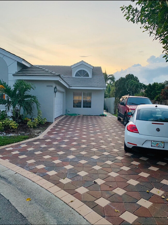 Building Photo - 10291 Fanfare Dr