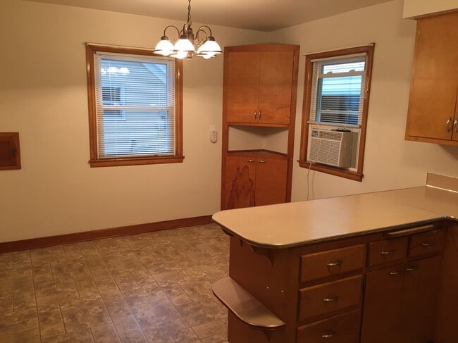 Building Photo - 1008 Sunset Dr