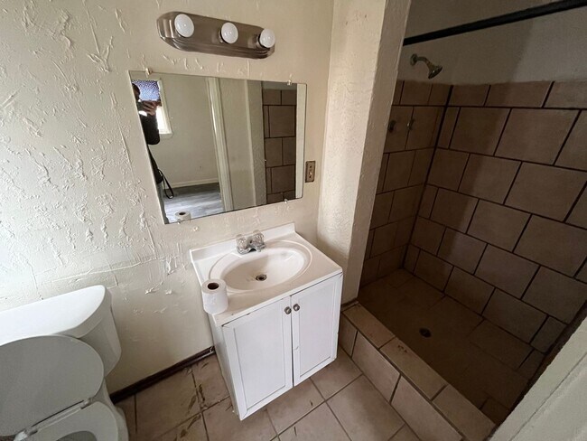 Foto del edificio - Move in ready!
