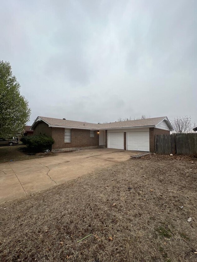Foto principal - 220 W Shadywood Dr
