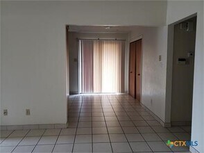 Building Photo - 2204 Shoemaker Dr