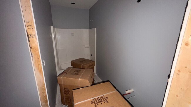 Building Photo - 608-608 W 15th St