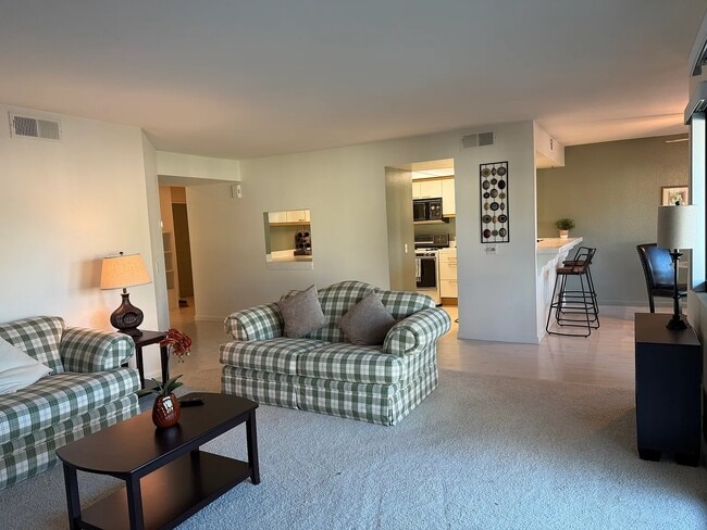 Building Photo - 35200 Cathedral Canyon Dr