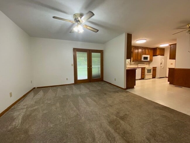 Building Photo - Introducing a charming 3 bedroom, 2 bathro...