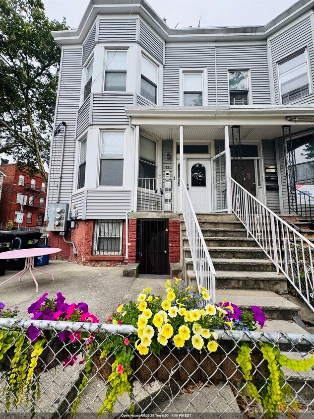 Foto principal - 33 Arlington Ave