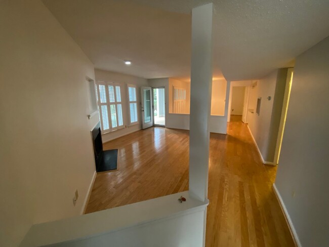 Foto del edificio - 3 Bed 2 Bath Condo