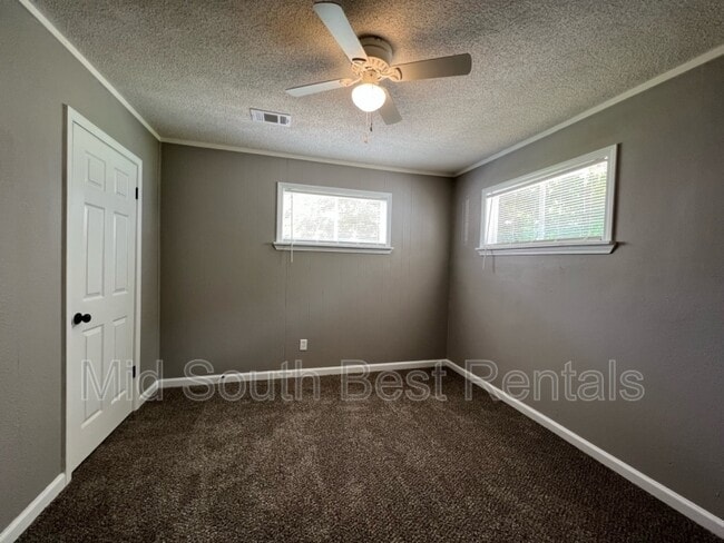 Building Photo - 3237 University St