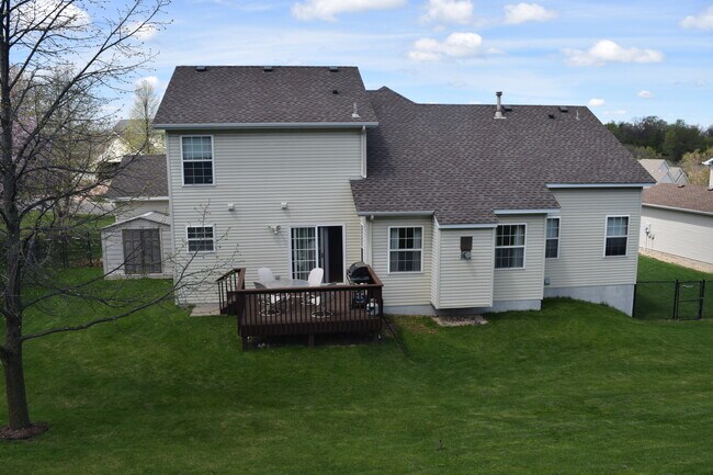 Fully fenced yard w/ shed to the left~ - 4922 Rusten Rd