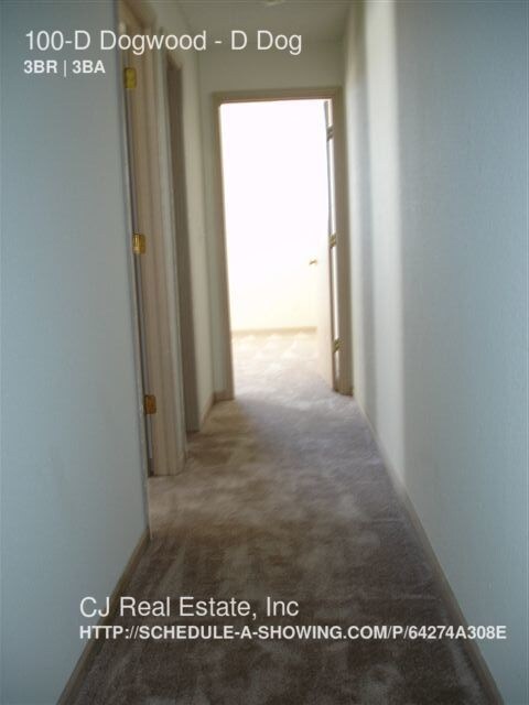 Building Photo - 100 NE Dogwood St