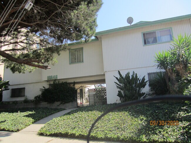 Building Photo - 10946 National Blvd