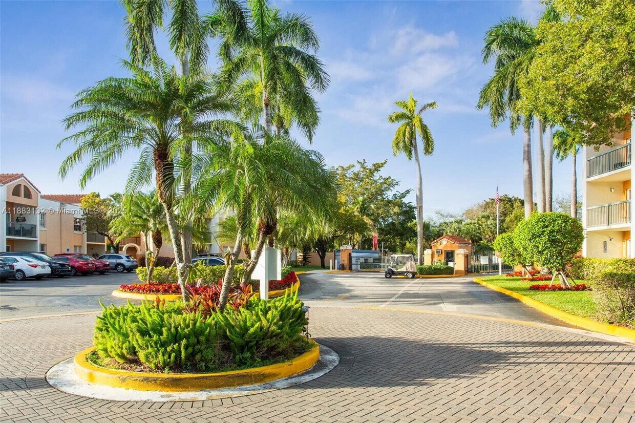 Foto principal - 6296 NW 186th St