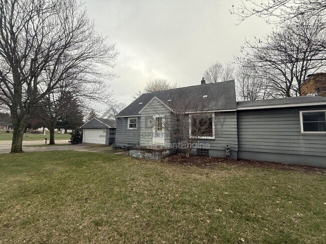 Building Photo - 1585 Wilson Ave SW