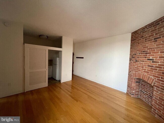 Building Photo - 1615 Q St NW