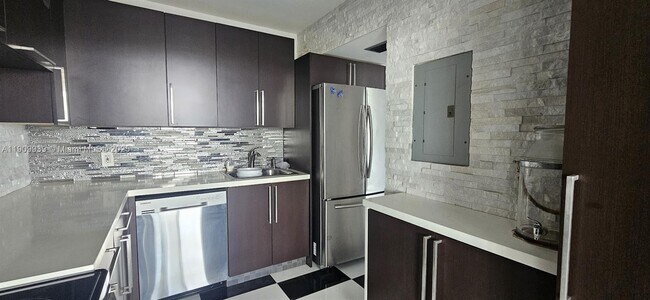 Foto del edificio - 2025 NE 164th St