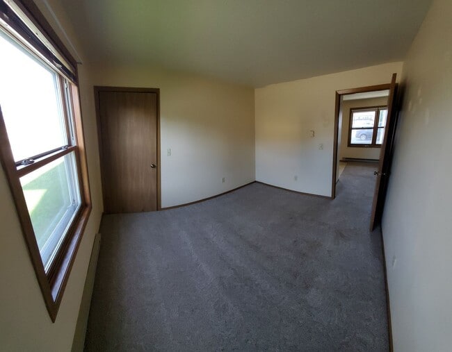 Building Photo - 522 E Bronson Rd