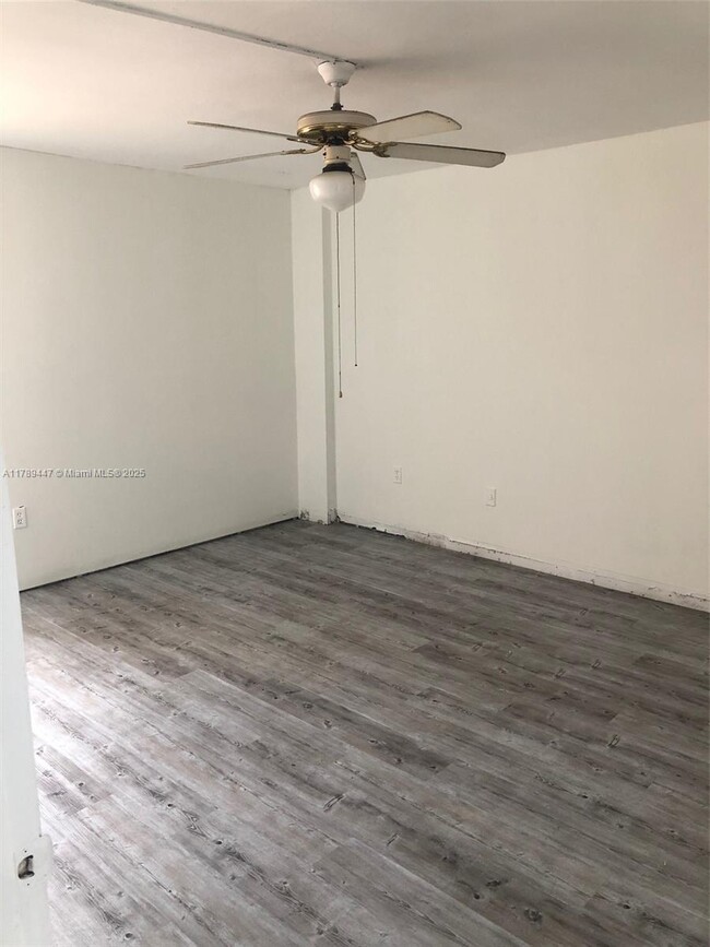 Foto del edificio - 4717 NW 7th St