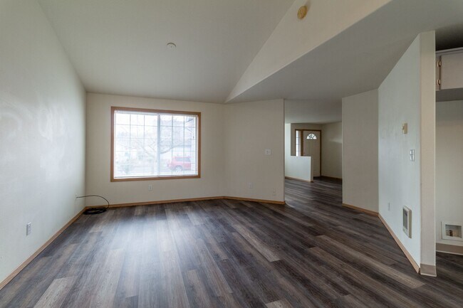 Foto del edificio - Beautiful 3 Bed 2 home with 2 Car Garage-U...