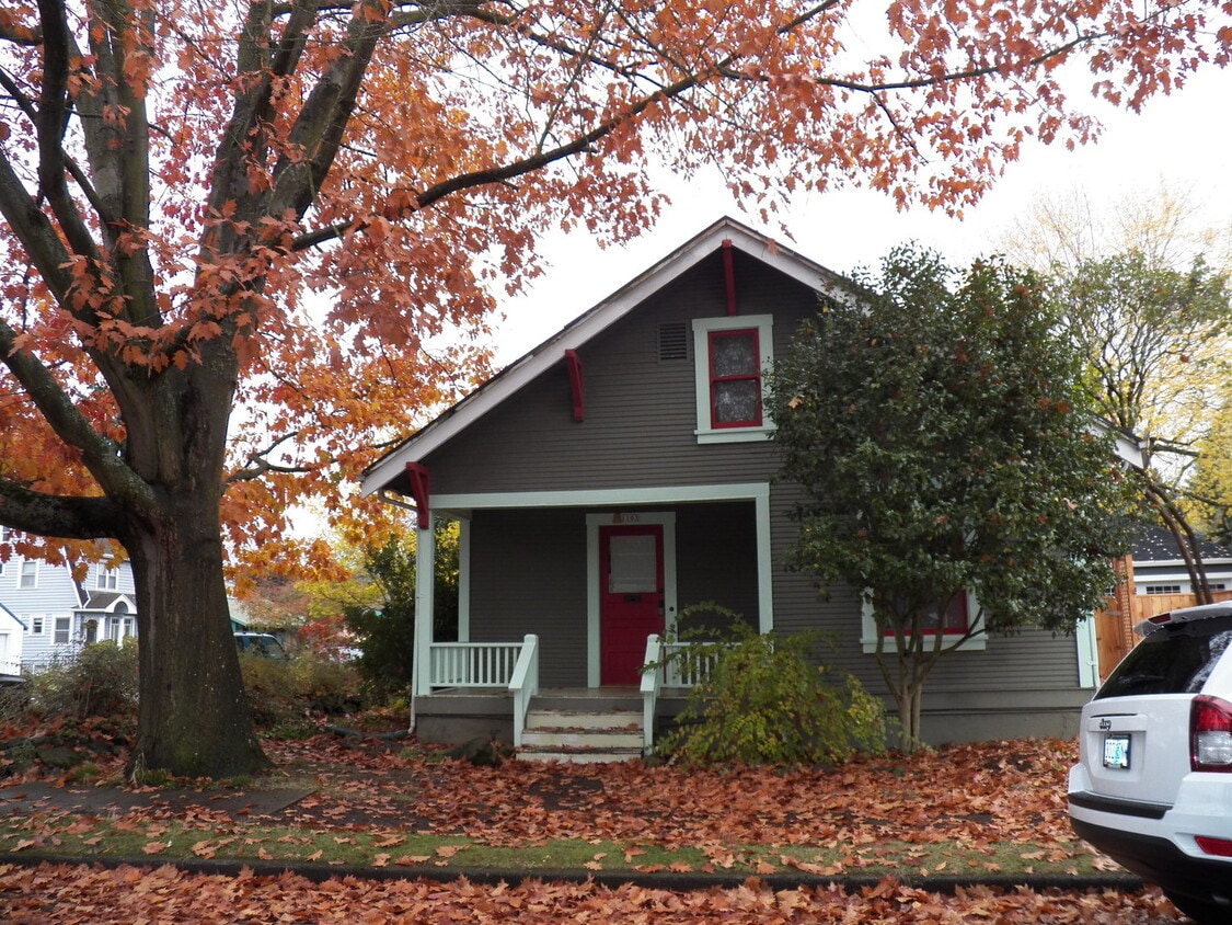 Primary Photo - Beautiful Cottage in the Hollywood Distric...