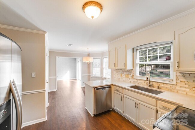 Foto del edificio - 2000 Mill House Ln