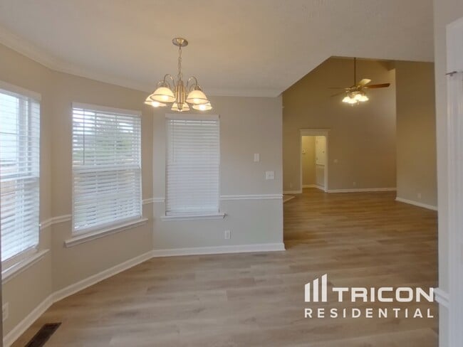 Building Photo - 2156 Aberdeen Cir