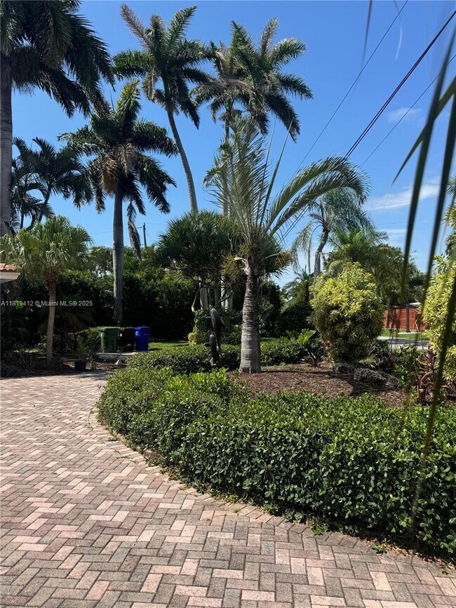 Foto del edificio - 2404 NE 28th Ave