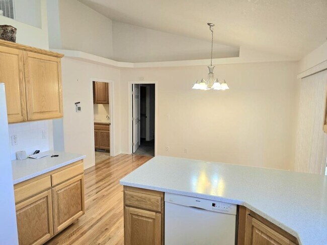 Building Photo - 1728 W Greenhead Dr