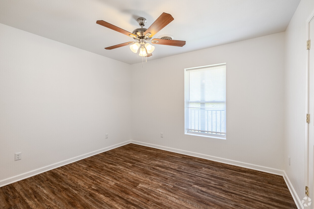 Townhomes & Flats at MSU - 145 Lois Ln Morehead, KY 40351