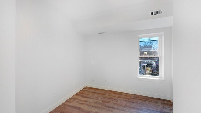 Foto del edificio - 303 Dudley St