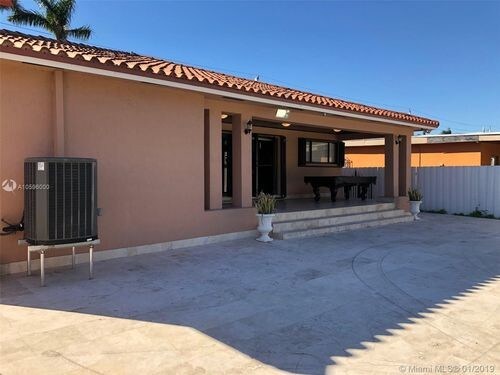 Foto del edificio - 3241 NW 20th St