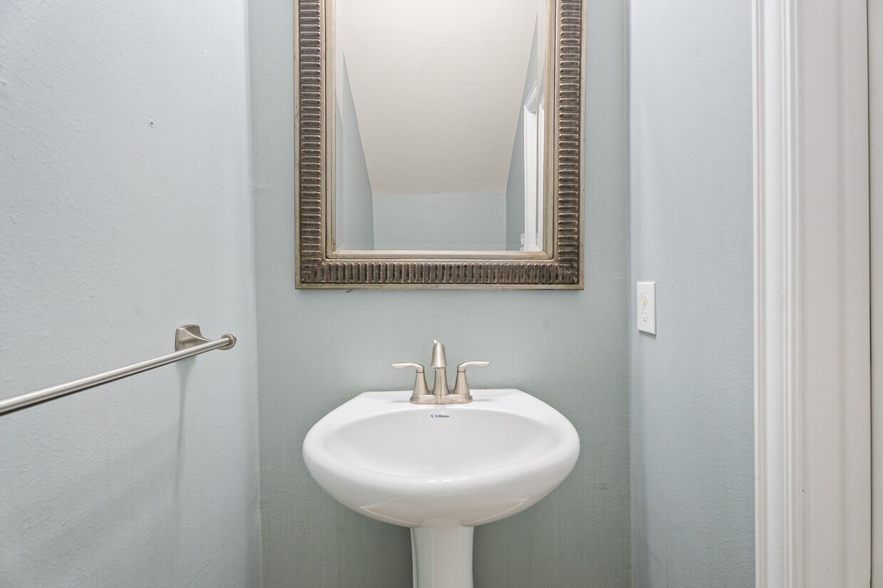 Foto del edificio - 6605 Fallen Breeze Ln