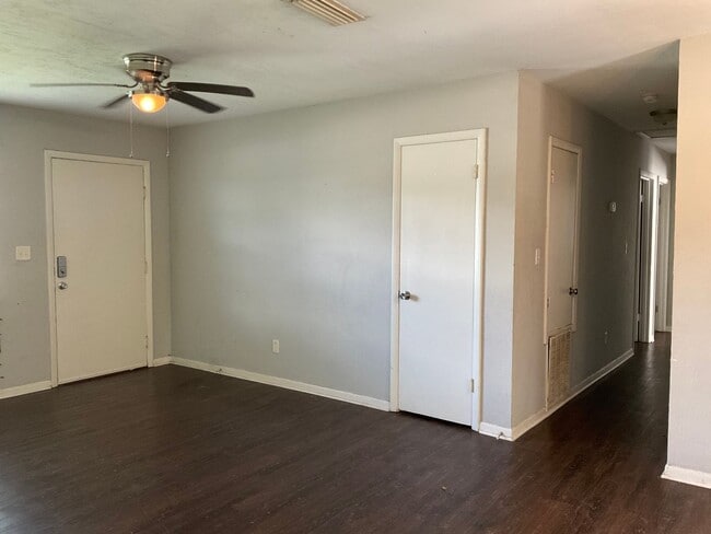 Building Photo - Welcome to Your New Home in Newberry! 3 Be...