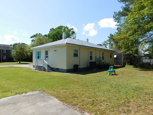 Foto del edificio - 712 N B St