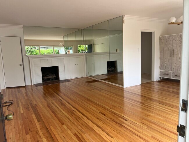 Foto del edificio - 605 N Doheny Dr